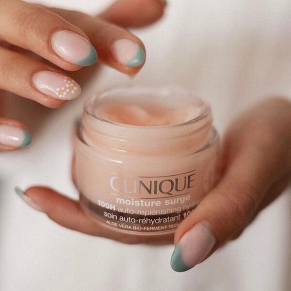 کرم مرطوب کننده آبرسان صد ساعته کلینیک