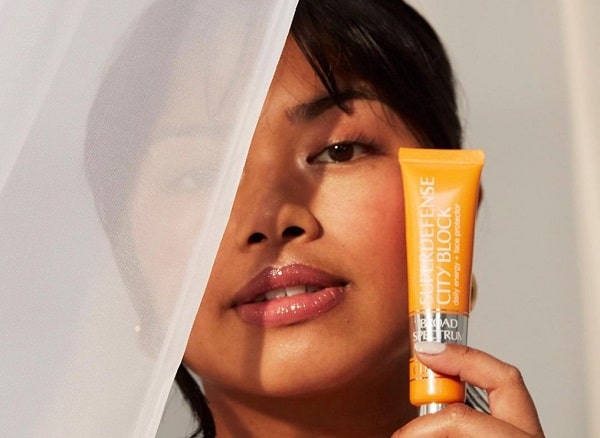 کرم ضد آفتاب ضد حساسیت سوپر دیفنس سیتی بلوک SPF 50 کلینیک